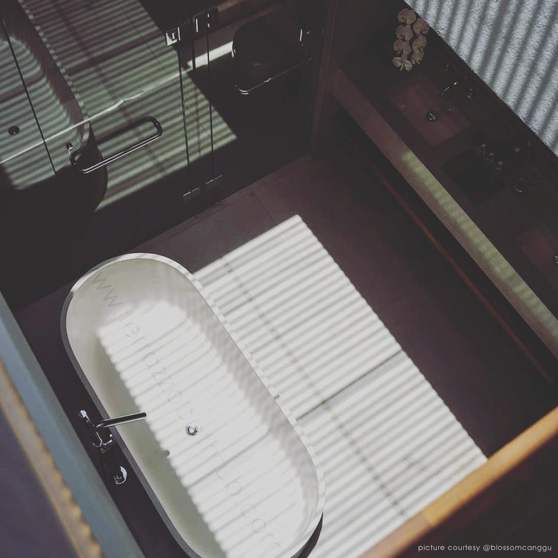 TB 20 Octane White - Terrazzo Composite Bathtubs
